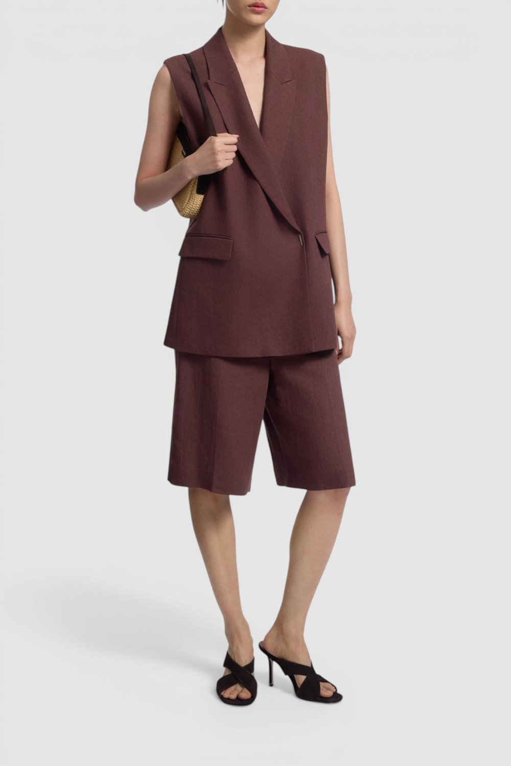 תמונת כל הלוק של מכנסיים מחוייטים פשתן